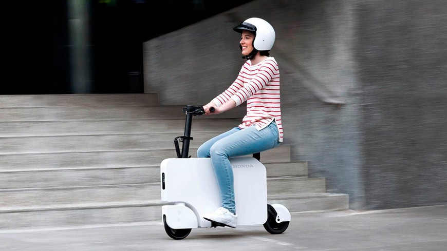 Honda Moto Compact: un scooter eléctrico capaz de llevarse como una maleta