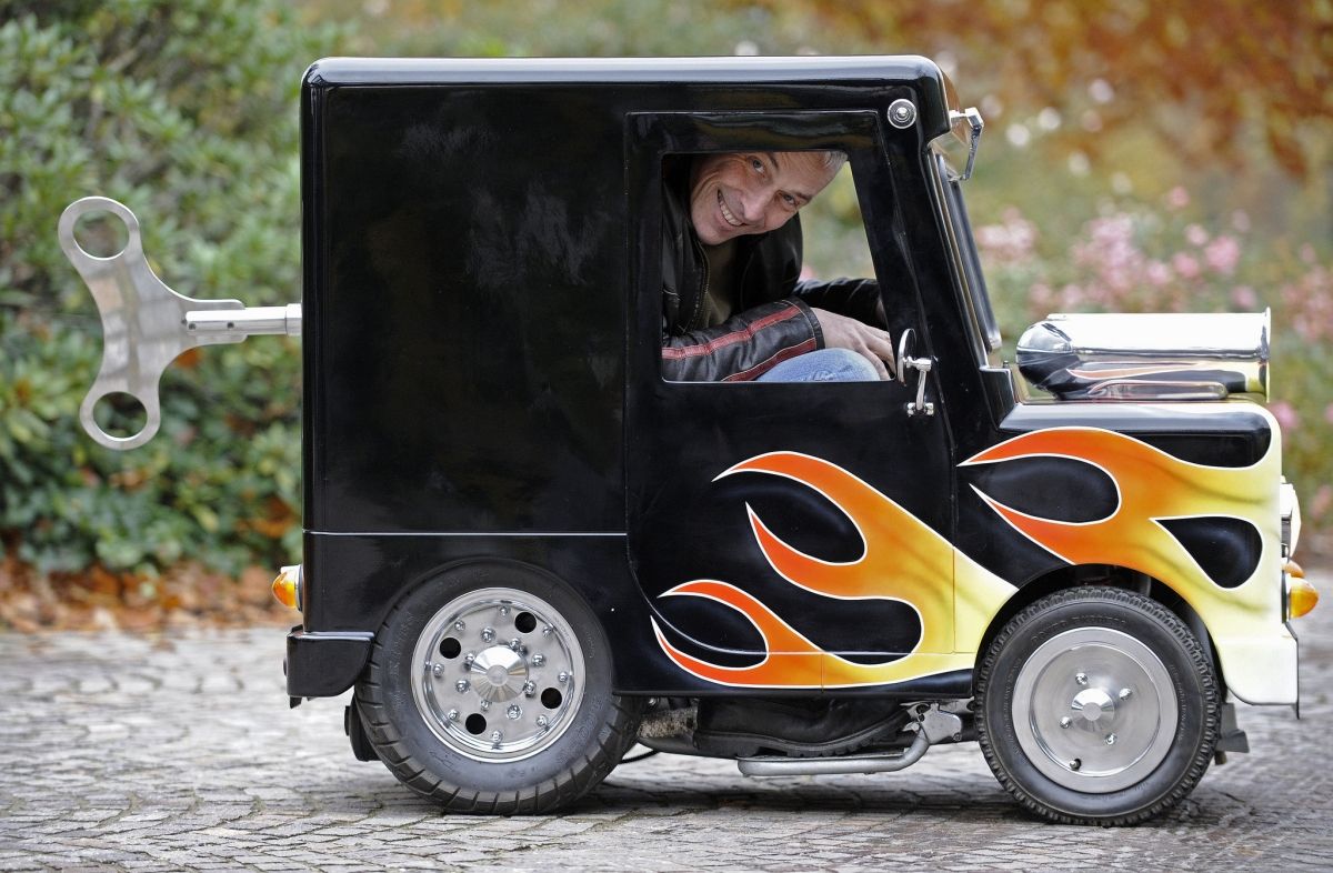 Wind Up! el coche que tiene el récord de coche más pequeño del mundo construido a partir de un coche de juguete
