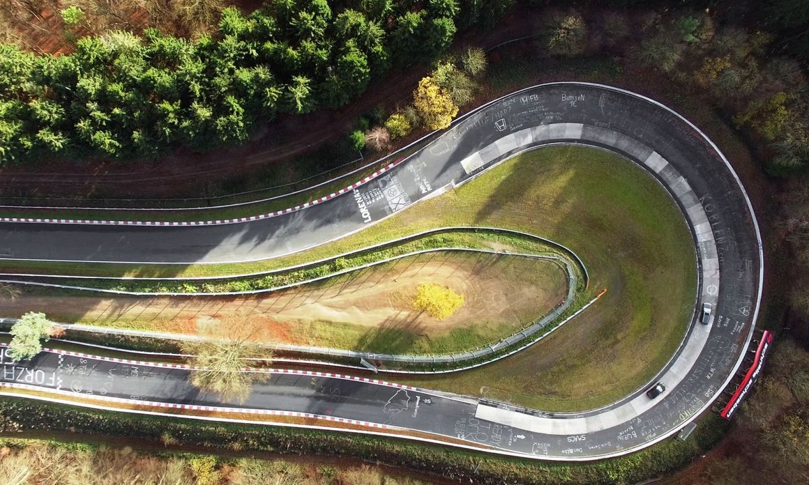 ¿Estás pensando en llevarte tu propio coche al circuito de Nürburgring?