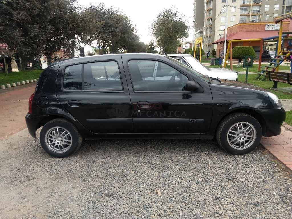 Renault Clio Campus 1200 CV 2015 - en Bogotá (Colombia)