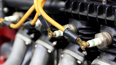 Si sospechas que tu vehículo tiene problemas eléctricos, es importante que lo lleves a reparar de inmediato. Así evitarás reparaciones costosas como sustituir el alternador o el sistema eléctrico.