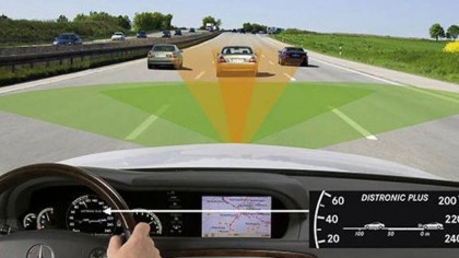 es un sistema diseñado para ayudar a los vehículos a mantener una distancia de seguimiento segura