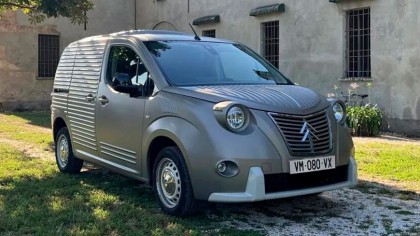 El Citroën 2CV Berlingo Fourgonette es una nueva interpretación del legendario modelo, que toma el diseño de la furgoneta 2CV con un toque de Citroën Tipo H y lo aplica al Citroën Berlingo actual