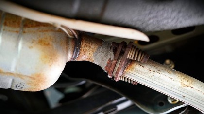 ¿Has notado que tu coche suena ahora como un coche de rally? Probablemente sea el tubo de escape.