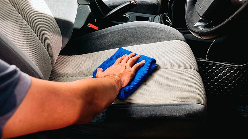 Cómo limpiar adecuadamente los asientos de tu coche