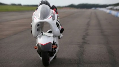 Esta moto con forma de rosquilla pretende batir el récord del mundo