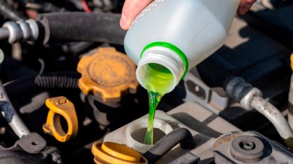Descubre cómo elegir el anticongelante adecuado para tu coche y evita problemas en el sistema de refrigeración. Consejos y claves para un mantenimiento efectivo.