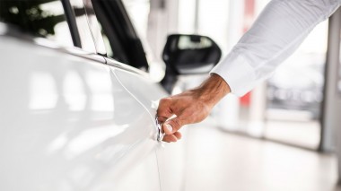 Descubre qu&eacute; seguro de coche te conviene seg&uacute;n la antig&uuml;edad del veh&iacute;culo, su uso y tu perfil: terceros, terceros ampliado o todo riesgo.