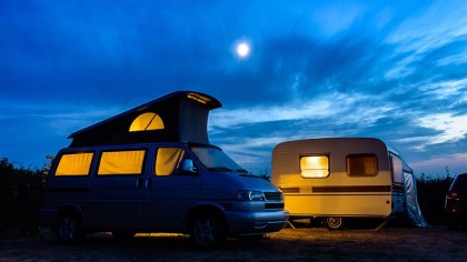 una de las cuestiones con las que más hay que tener cuidado a la hora de conducir son las diferentes multas que pueden recibir este tipo de vehículos, siendo la más común la de no saber distinguir entre acampar y pernoctar