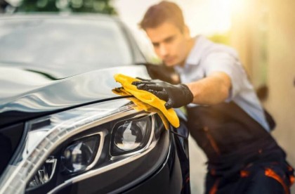 La mejor manera de facilitar la limpieza del coche es contar con artículos que simplifiquen el proceso.