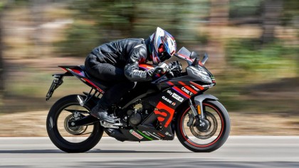 Descubre las prestaciones y competidores de la Aprilia RS 125 GP Réplica. Compara precios y elige tu moto deportiva ideal.