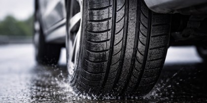 Descubre cu&aacute;ndo cambiar neum&aacute;ticos: profundidad de dibujo, desgaste, grietas, c&oacute;digo DOT y presi&oacute;n correcta. Consejos claros para conducir m&aacute;s seguro sin dudas.