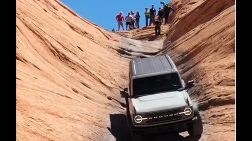 Este brutal vídeo demuestra que el Ford Bronco es capaz de superar obstáculos incluso marcha atrás