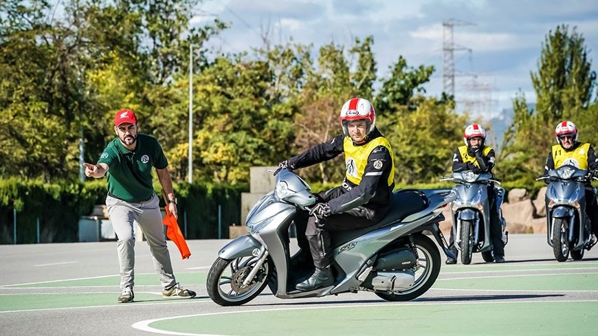 Cómo sacarte el carnet A2 de moto por tu cuenta