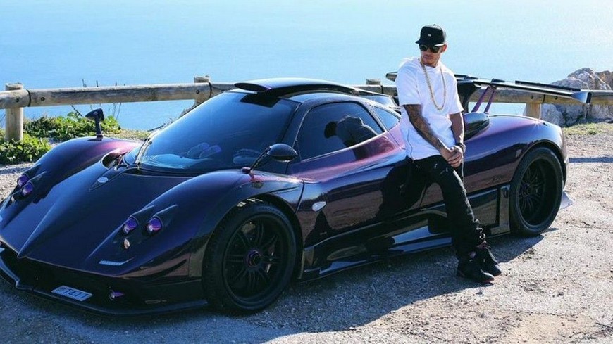 Lewis Hamilton se queja de su Pagani: “Es muy dificil de manejar” Lewis Hamilton se queja de su Pagani: “Es muy dificil de manejar”