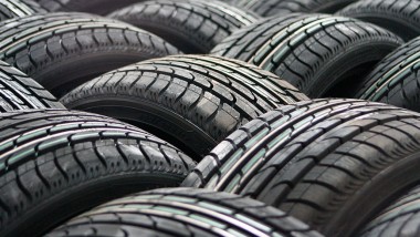 Descubre la durabilidad de los neumáticos del auto, factores que influyen y cómo saber cuándo reemplazarlos. ¡Consejos esenciales para mantener la seguridad en carretera!