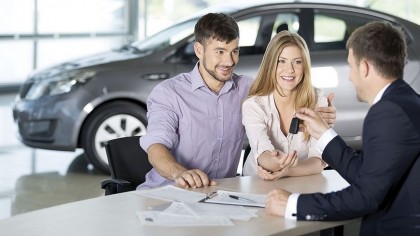 A la hora de comprar un vehículo nuevo, los clientes se fijan mucho en la...