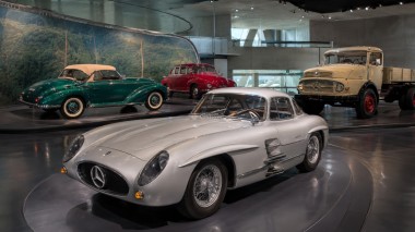 Recorrido por el Museo Mercedes-Benz Stuttgart: del Patent-Motorwagen al 300 SL, seguridad, innovaci&oacute;n y mec&aacute;nica cl&aacute;sica con fotos propias.