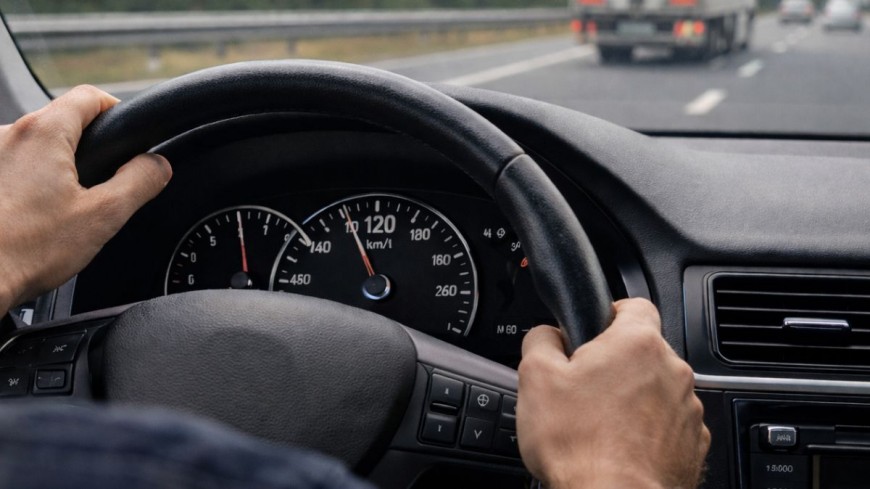 distancia de seguridad, regla 2 segundos, regla 4 segundos, lluvia, camiones, punto fijo, carretera, prevenci&oacute;n, conducci&oacute;n segura