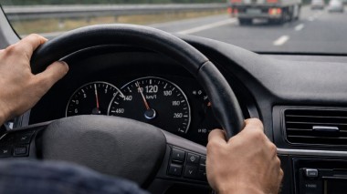 distancia de seguridad, regla 2 segundos, regla 4 segundos, lluvia, camiones, punto fijo, carretera, prevenci&oacute;n, conducci&oacute;n segura