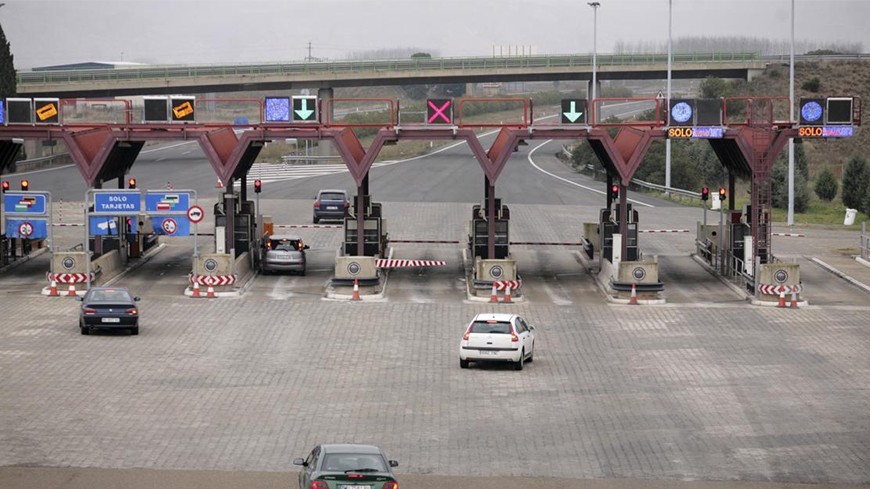 La autopista entre Zaragoza y Bilbao es la más cara de España y la cuarta de Europa La autopista entre Zaragoza y Bilbao es la más cara de España y la cuarta de Europa