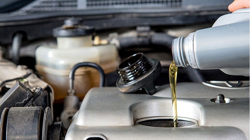 Cómo localizar fugas de aceite en el coche