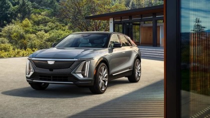 La primera entrada de Cadillac en el mercado de los vehículos eléctricos de lujo será el SUV Lyriq, que ofrece un diseño afilado y un habitáculo moderno. Cadillac dice que ofrecerá modelos con un motor de tracción trasera y con dos motores de tracción total