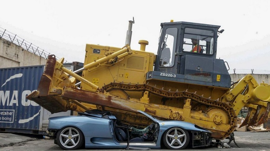 Destruyen un Ferrari 360 por ser importado de manera ilegal Destruyen un Ferrari 360 por ser importado de manera ilegal
