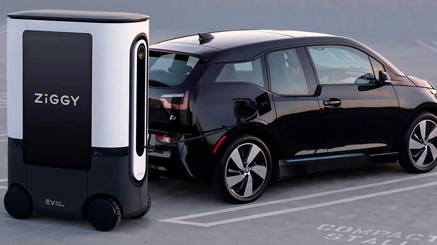 Conoce a ZiGGY: un robot autónomo que te guarda una plaza de aparcamiento y luego carga tu vehículo eléctrico Conoce a ZiGGY: un robot autónomo que te guarda una plaza de aparcamiento y luego carga tu vehículo eléctrico