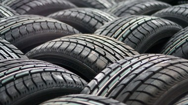 Elige neum&aacute;ticos adecuados para mejorar agarre, frenada y consumo, y reducir desgaste de suspensi&oacute;n y direcci&oacute;n.