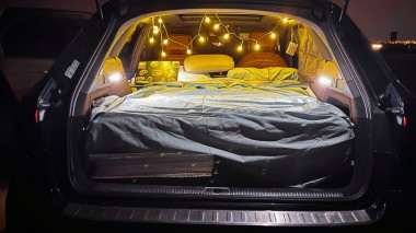 Dormir en un coche camper puede ser una experiencia única, práctica y llena de...