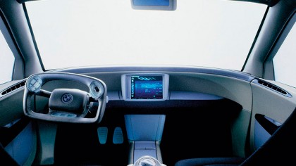 El BMW Z22, precursor del polémico volante &quot;cuadrado&quot; que no creó Tesla.
