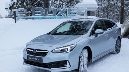 Subaru Impreza Eco Hybrid en un paraje nevado