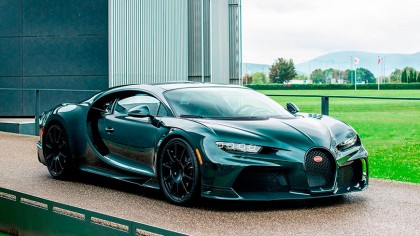 El exclusivo Bugatti Chiron fue presentado en 2016, entonces la marca francesa anunció una producción limitada de 500 unidades, que prácticamente voló entre los clientes más ricos del mundo gracias al brutal cambio que sufrió estéticamente respecto al Veyron