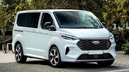 La búsqueda de la electrificación de Ford da un gran paso adelante con la presentación del nuevo E-Transit Custom. Anunciada como la &quot;sucesora totalmente eléctrica de la furgoneta más vendida de Europa&quot;, la E-Transit Custom es una pionera en un segmento en el que suele reinar el aburrimiento.