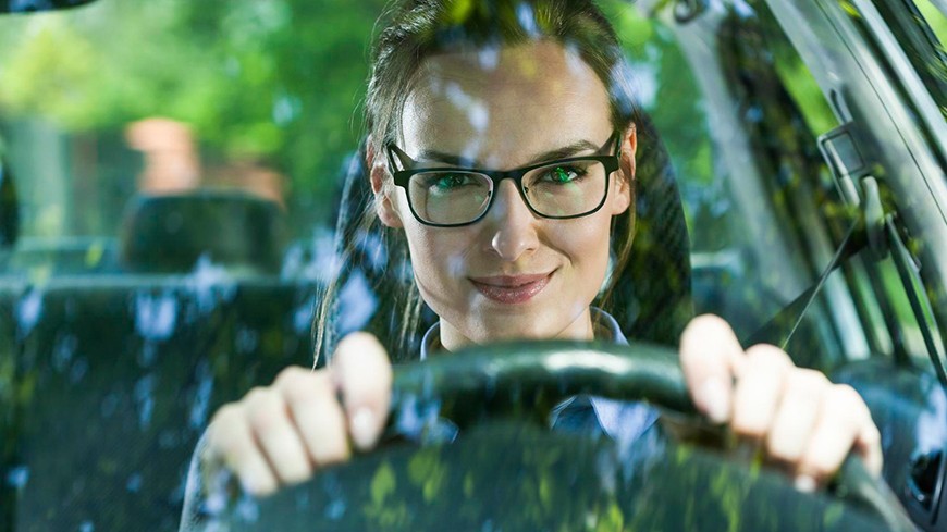 Conducir con gafas o lentillas: ¿en qué casos pueden multarte? Conducir con gafas o lentillas: ¿en qué casos pueden multarte?