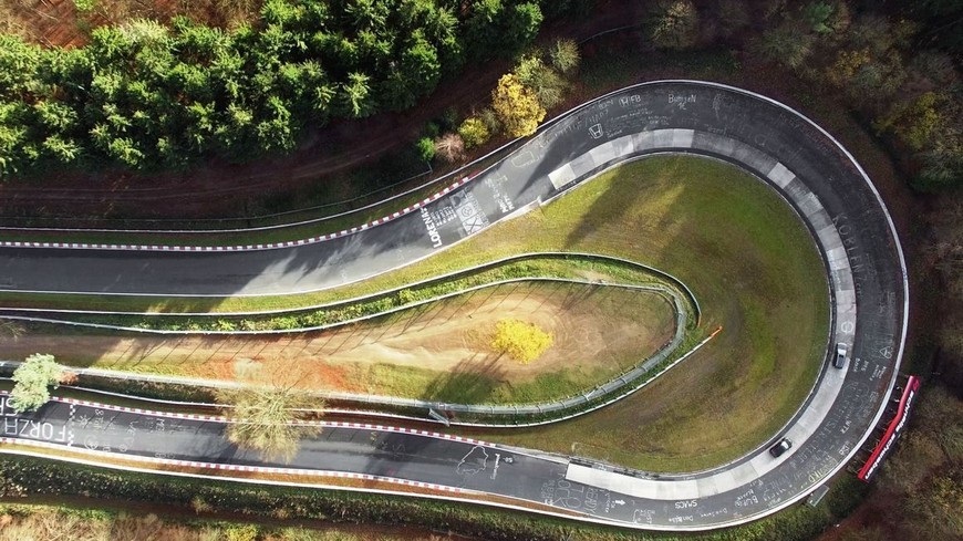 ¿Estás pensando en llevarte tu propio coche al circuito de Nürburgring?