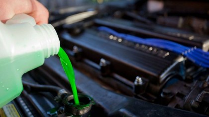Líquido antigongelante verde, lo que significa que se trata de un líquido anticongelante inorgánico
