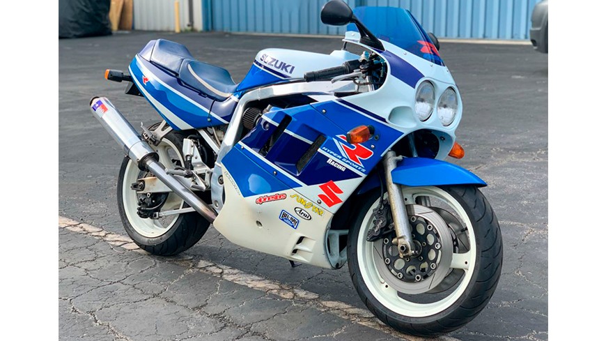 Probamos la mítica Suzuki GSX-R 750 de 1990 Probamos la mítica Suzuki GSX-R 750 de 1990