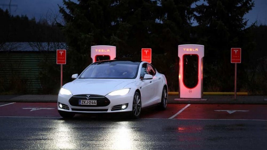 Tesla podría diseñar sus cargadores para que puedan ser usados por otras marcas
