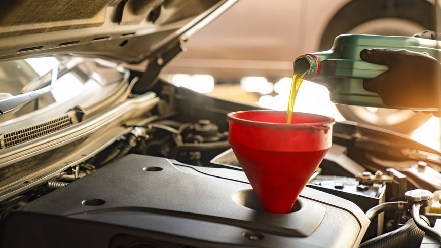 ¿Sabes cuándo cambiar el aceite de tu coche?