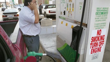 En una estación de servicio hay una serie de indicaciones o prohibiciones...