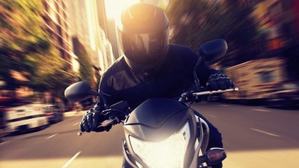 Las motocicletas son una gran opción para moverse con rapidez por las...