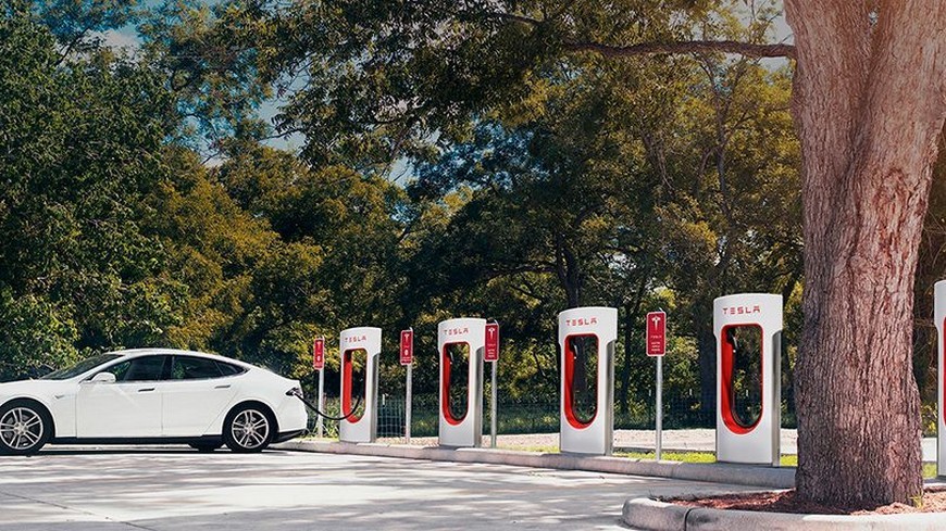 Coche eléctrico o coche de gasolina, ¿cuál contamina menos?