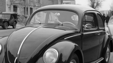 El Volkswagen Escarabajo marcó generaciones con su diseño único, convirtiéndose en un ícono cultural y automovilístico a nivel mundial.