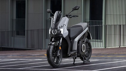 Se trata de la nueva versión ciclomotor del SEAT MÓ 50, diseñada para ofrecer soluciones de movilidad que satisfagan las dinámicas necesidades de los habitantes de las ciudades.