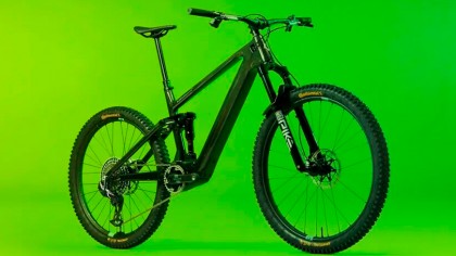 La Norco Fluid VLT 2024 es una bicicleta eléctrica de montaña con tracción a las cuatro ruedas que pesa sólo 17 kg.